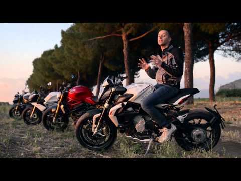 Maxi Naked 2015 confronto in pista