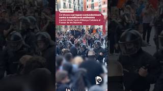 Els Mossos carreguen contundentment contra la mobilització antifeixista