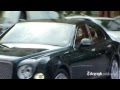 Queen arrives at Kensington Palace to meet great.