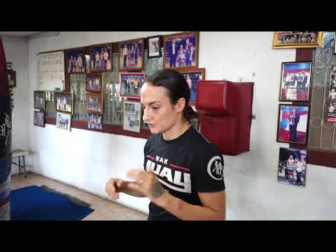 Sylvie's Muay Thai Technique Vlog - Cross Grab Knee