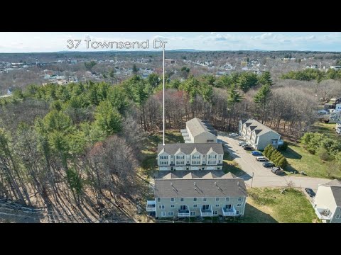 37 Townsend Drive, Dover, NH Presented by Tami Mallett.