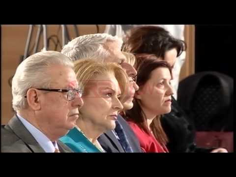 Rama bën 'mea culpa" dhe propozon referendum për mandatin e kryetarit - Ora News-