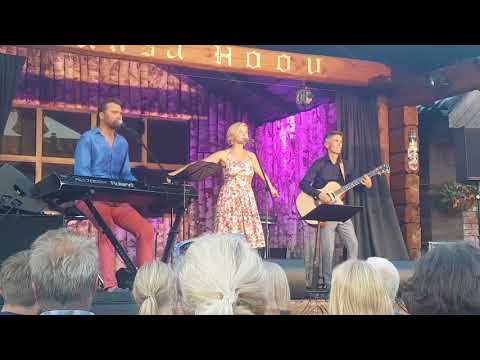 Koit Toome ja Hanna-Liina Võsa - Lõbus jalutuskäik tivolis