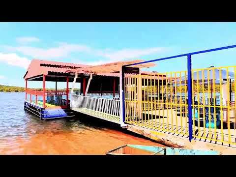 Casa flutuante na praia de São Domingos de Goiás 