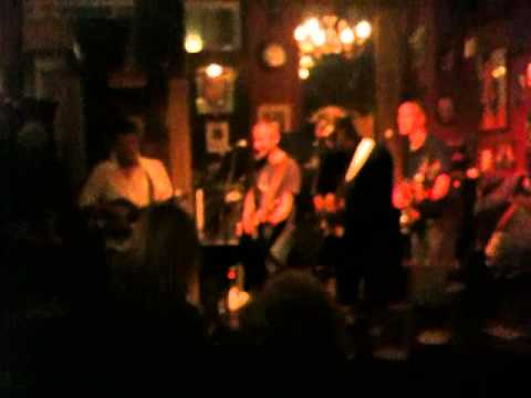 Bert Hadders en de Nozems - Woar blift de zummer? live @ Café Marleen