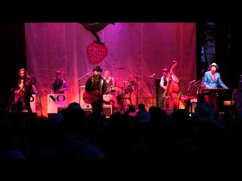 Back In Your Arms Again - The Mavericks at Strawberry 2015