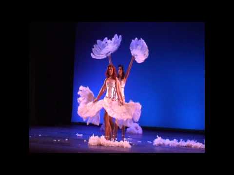 Evil, evil Girrrls Burlesque Show - Feather Fans
