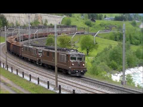 DIE GOTTHARDBHAN :TRENI MERCI IN TRANSITO NEL CURVONE DI WASSEN (CH) 2 - 6 - 2014