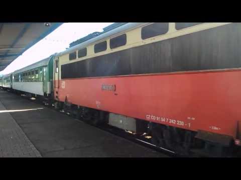 Odjezd vlaku Os 7027 (ČD 242.230, zpoždění 6 min) - Nové Sedlo u Lokte, 19. 5. 2013