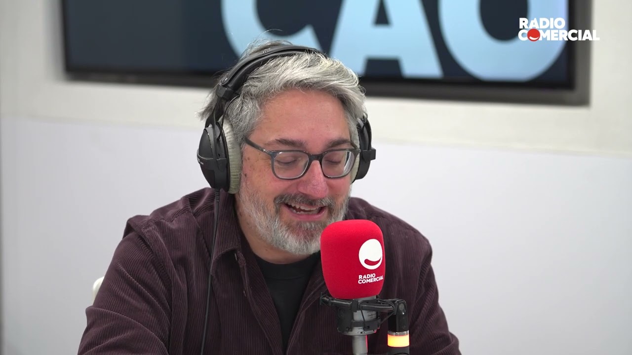 Rádio Comercial | No ano novo, arruma a árvore de Natal! - O Homem Que Mordeu o Cão