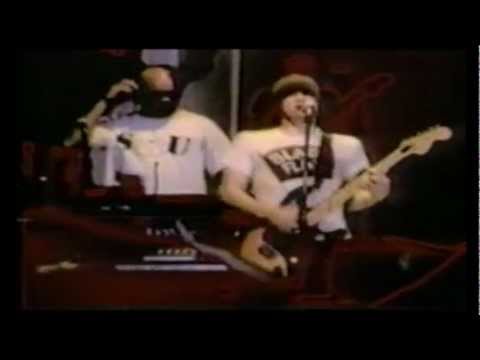 Beastie Boys play SMOKE ON THE WATER during Sabotage; live in Japan 1994
