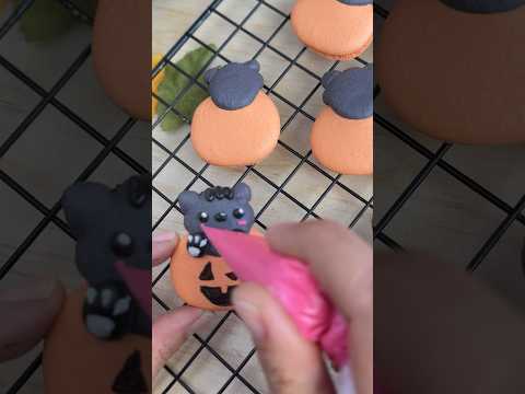 Cute Cat-in-Pumkin🎃🐱 #macaron #macarons #macaronstagram