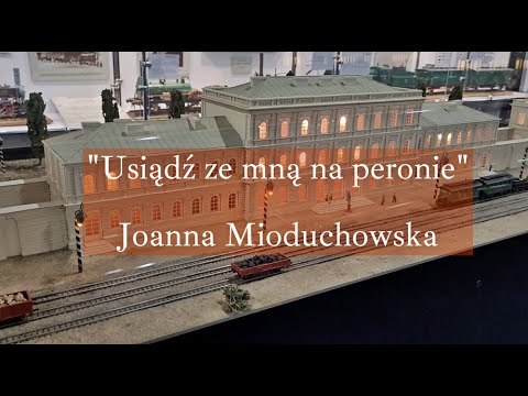 Usiądź ze mną na peronie - Joanna Mioduchowska