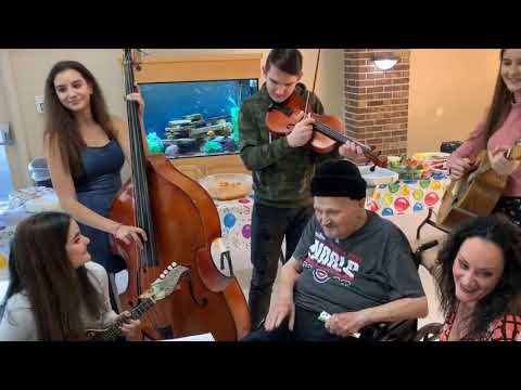 Performing with Tri Ruže!