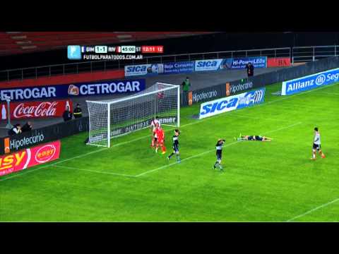 Vegetti le erró al arco. Gimnasia 1 - River 1. Fecha 1. Torneo Final 2014. FPT