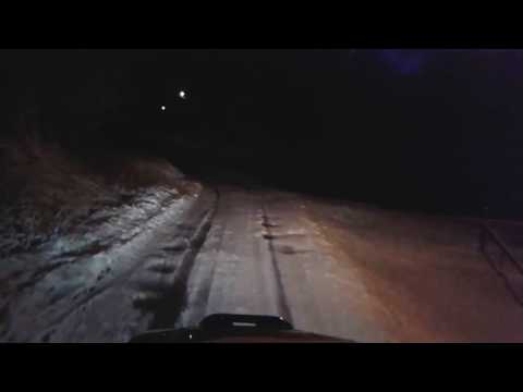 Drumul Lunca Cernii de Jos - Negoiu iarna pe zapada, in bena unei camionete