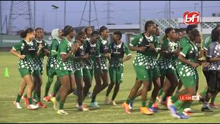 La ministre des Sports aux côtés des Étalons Dames avant le match contre l’Afrique du Sud