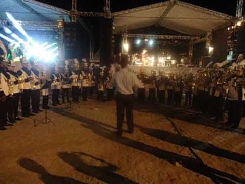 Bamups tocando ''Cheia de Charme"