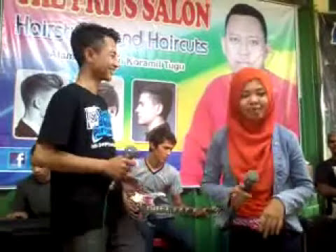 Electone Baref KDI feat Riescha saat kopdar IST di Tugu Trenggalek #dangdut