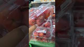 Download lagu The fruit is unclear, is this a strawberry or an apple? #freshfruit #StrawberryApple mp3