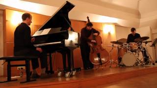 Doug Johnson Trio - Moment's Notice (by John Coltrane)