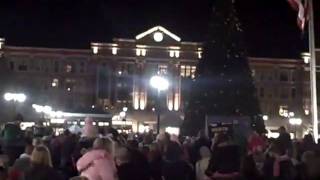 preview picture of video 'Crowd Awaits the Lighting of the Christmas at The Greene'
