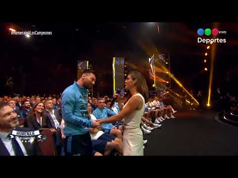 Sole le canta a Messi