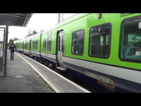 Irish Rail 29000 DMU 29024 arrives at Lexlip Louisa Bridge