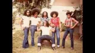 Download lagu Black Brothers - Layu di ujung senja mp3 Download lagu Black Brothers - Layu di ujung senja mp3