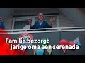 Familie bezorgt jarige oma (80) een serenade aan het balkon