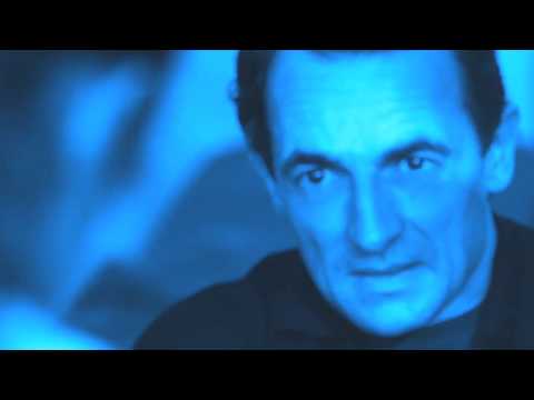 Féroces — Il peut très bien voler son avion