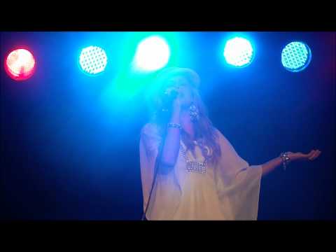 Mikaela Samuelsson sjunger All By Myself