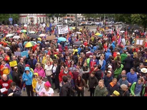 الآلاف يحتجون في ميونيخ الألمانية ضد سياسية حلفاء ميركل المناوئة للمهاجرين…