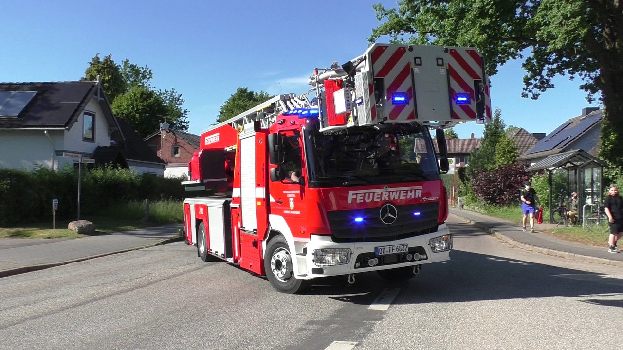 Neue Drehleiter 68/32-01 für die Feuerwehr Hoisbüttel | Fahrzeugkorso mit Pressluft!