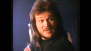 Travis Tritt &amp; Marty Stuart - The Whiskey Ain&#39;t Workin&#39; (Remastered Music Video)