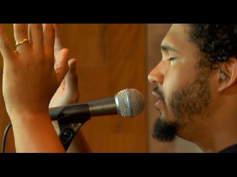 DIANTE DO TRONO – Israel Salazar canta Pode chover