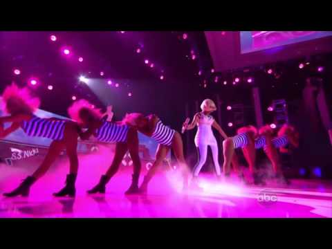 Britney Spears - Till the World  Ends (ft Nicki Minaj) Billboard Music Awards 2011 HD