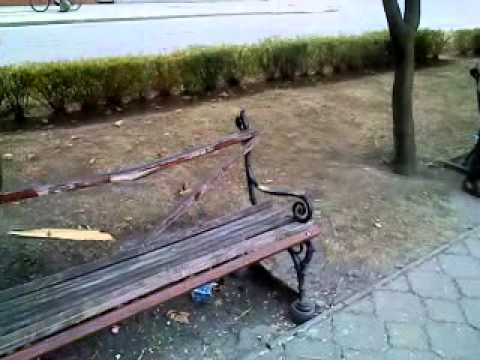 Mezőcsáti törött padok.