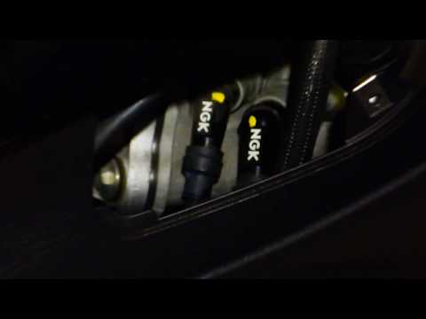 Piaggio MP3 500 changing spark plugs