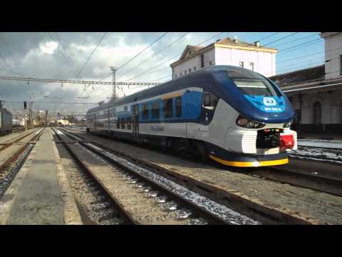 Příjezd a odjezd vlaku Os 7056 (ČD 844.005) - Chomutov, 8. 2. 2013