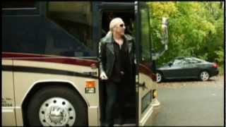 Twisted Sister - I&#39;ll Be Home For Christmas