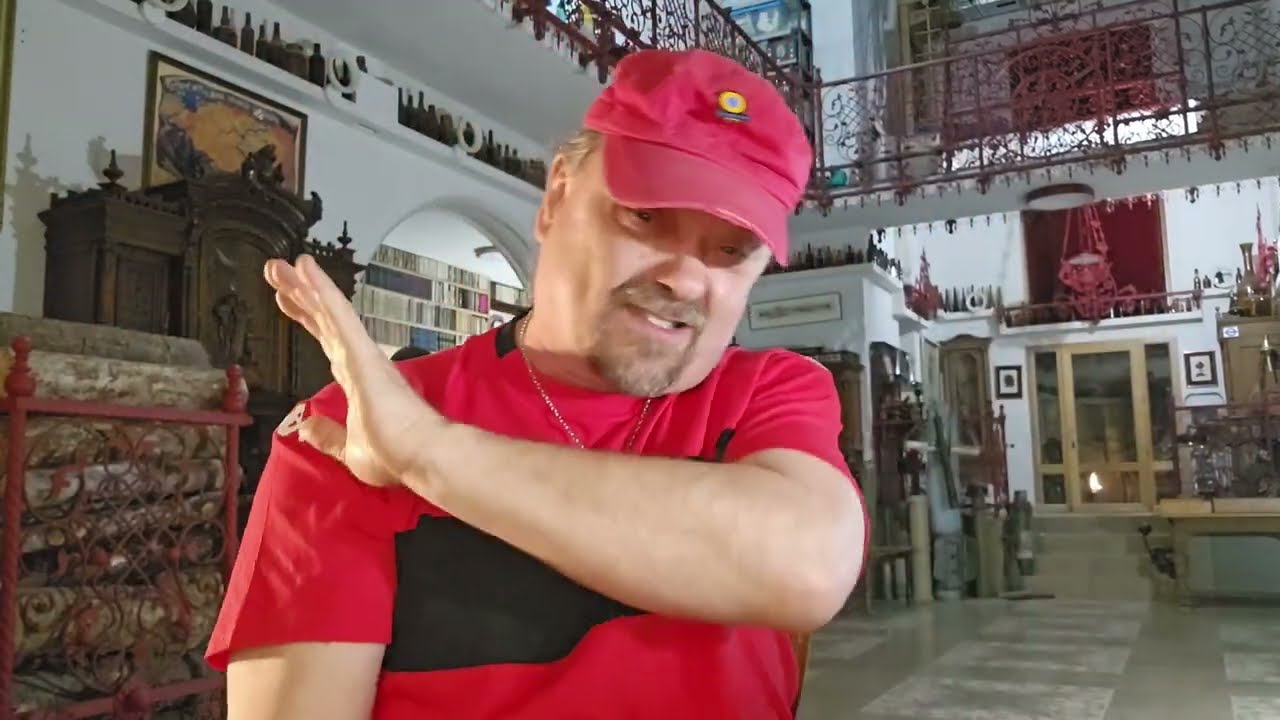 Трампу шьют педофилию,а он в ожидании гарема обливает духами президента Сир?