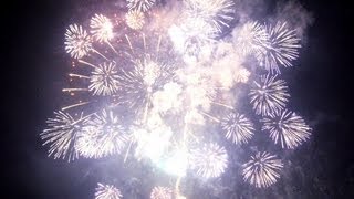 preview picture of video 'Miyajima Fireworks digest 宮島水中花火大会 2013'