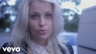 Leena Ihmemaassa - Piru