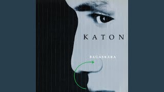 Download lagu Di Relung Kamarku mp3