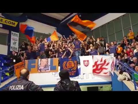 I nostri splendidi tifosi nel match contro la Poderosa Pallacanestro Montegranaro!