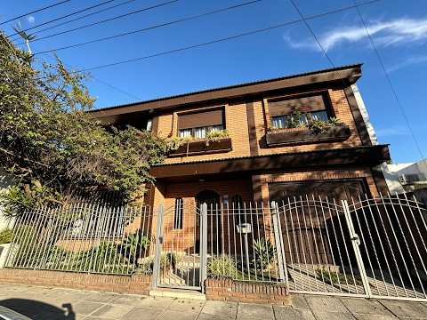 Venta Casa 4 Ambientes Con Piscina En Villa Sarmiento!