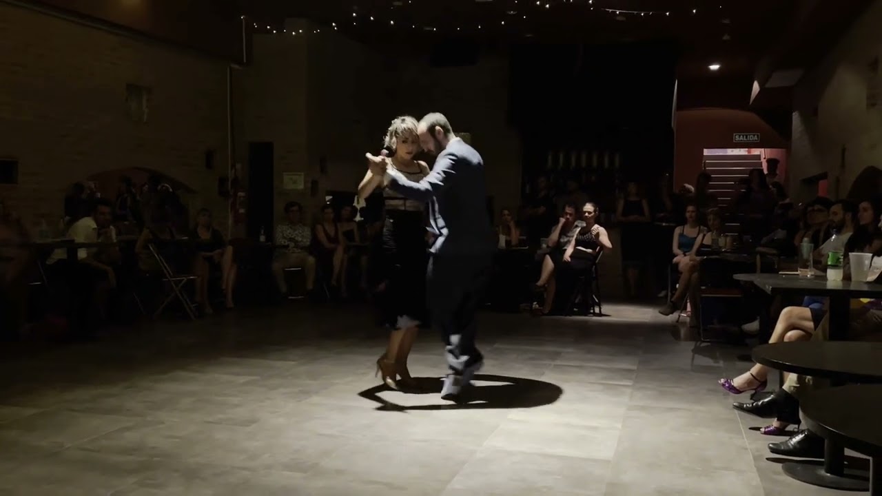 Pablo Rodríguez y Majo Martirena bailan Íntimas (4/4). Lirondo Milonga 15/02/2022
