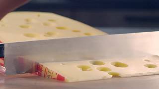 Millefoglie di Emmentaler DOP con paté di olive e pomodoro Video