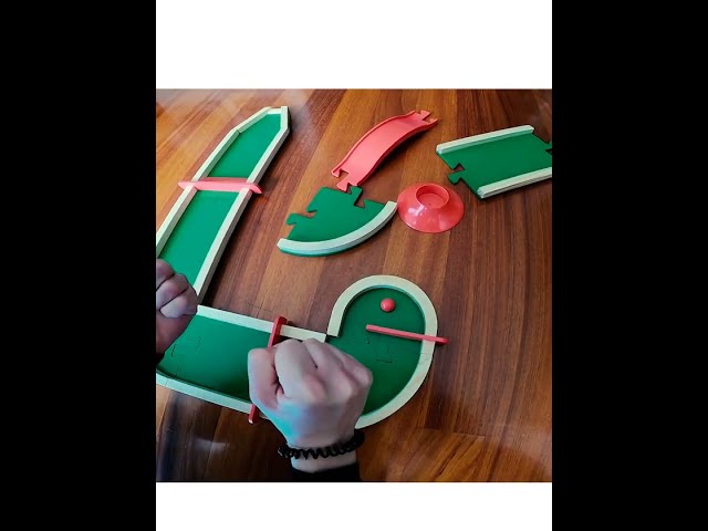 Vídeo relacionado con Pitch&PLAKKS | Juego de Mesa de Mini Golf | para Niños y Adultos | De 3 a 99 Años | De 1 a 10 Jugadores | De Madera | Juegos de Habilidad | Juego Creativo | para Toda la Familia